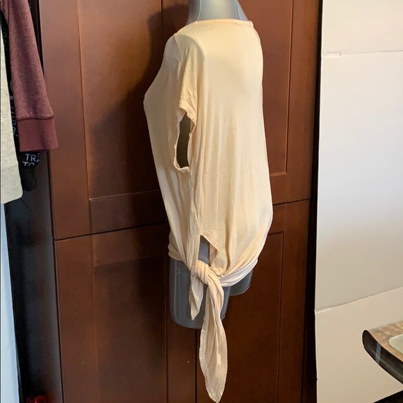 🌈3/$30🌈 Peach tie up tshirt S. fits like a M - Picture 6 of 8